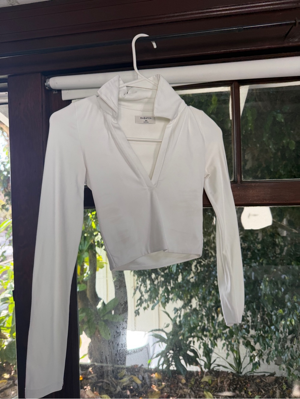 Aritzia White Long-Sleeve V-Neck Cropped Top